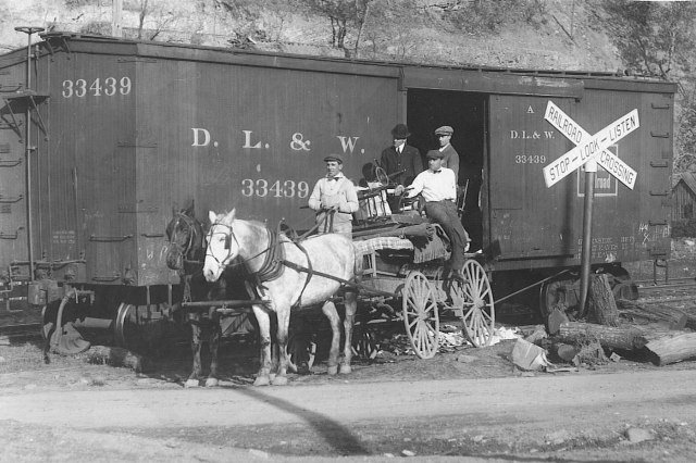 Dlw_railroad_wagon_1900
